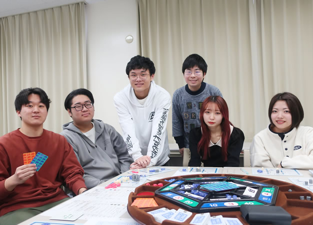 マネジメントゲームであらゆる角度から経営を学びます
