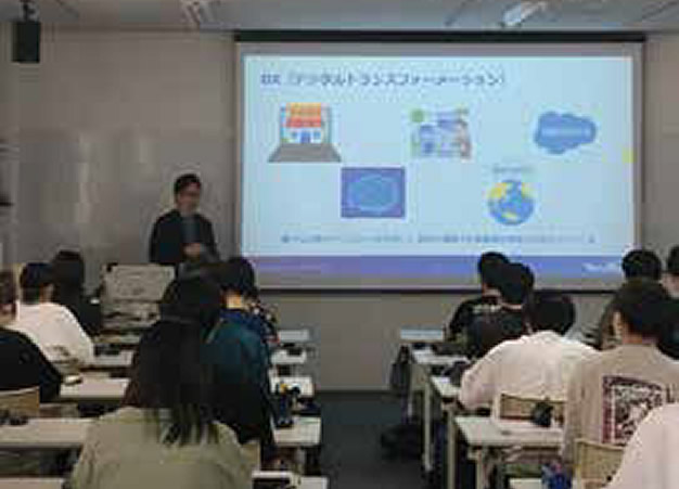 現役で活躍している企業のエンジニアによる授業を実施01
