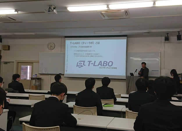 現役で活躍している企業のエンジニアによる授業を実施03