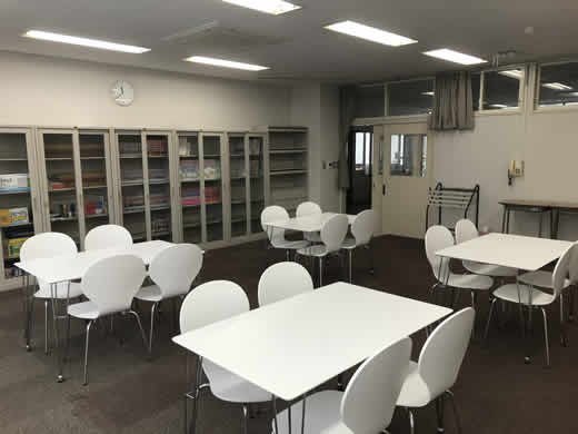 秋田日本語学院 図書室